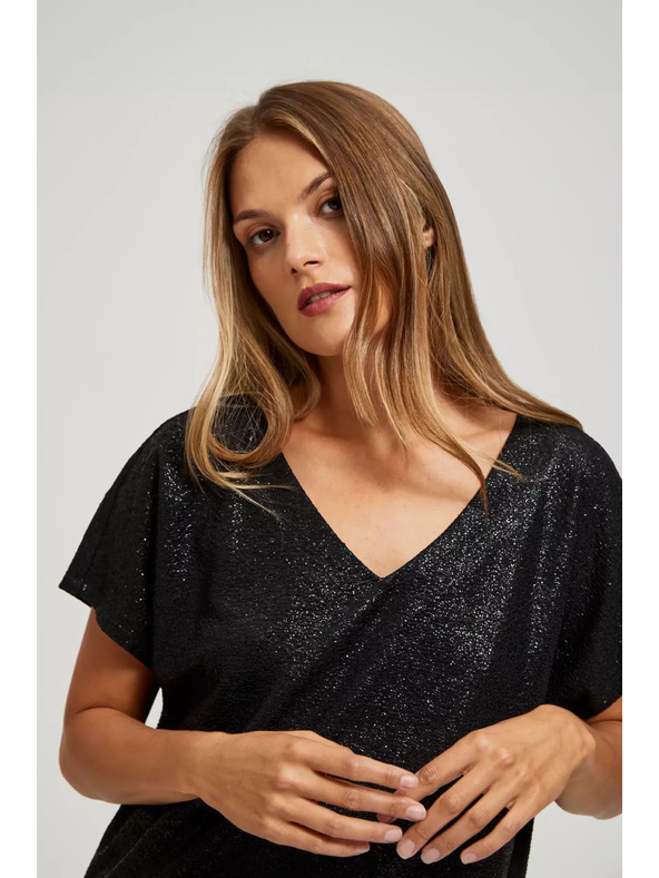 Moodo Elegantná čierna blúzka s výstrihom do V z lesklého materiálu Moodo