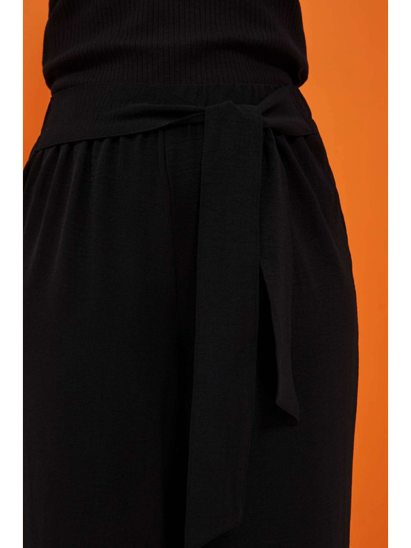 Moodo Nohavice so zaväzovaním v páse Moodo