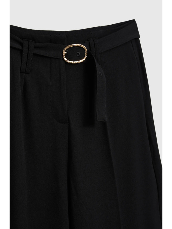 Moodo Čierne nohavice so štruktúrou a opaskom Moodo