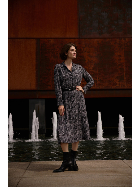 Moodo Viskózové šaty s páskom sivé Moodo