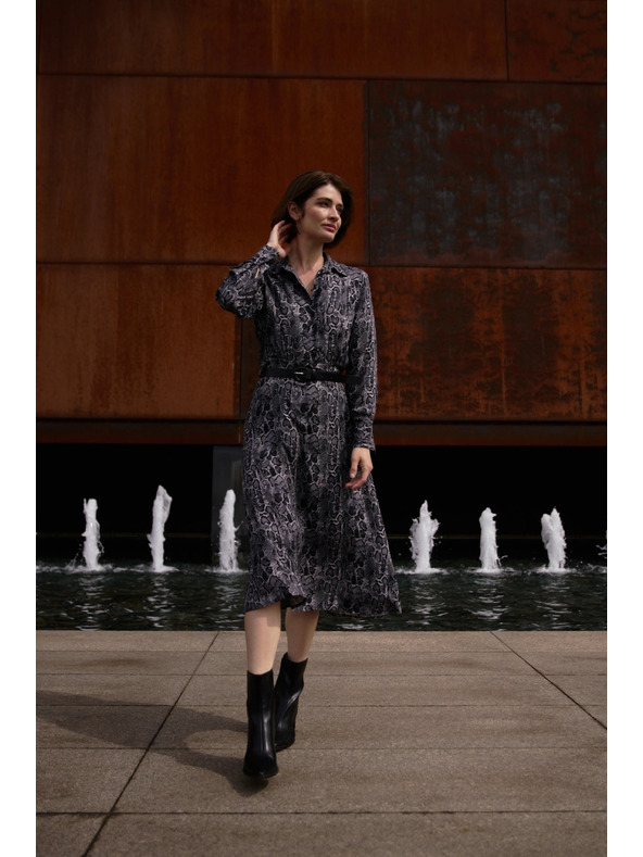 Moodo Viskózové šaty s páskom sivé Moodo