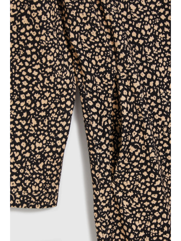 Moodo Čierne šaty s jemným vzorom Moodo