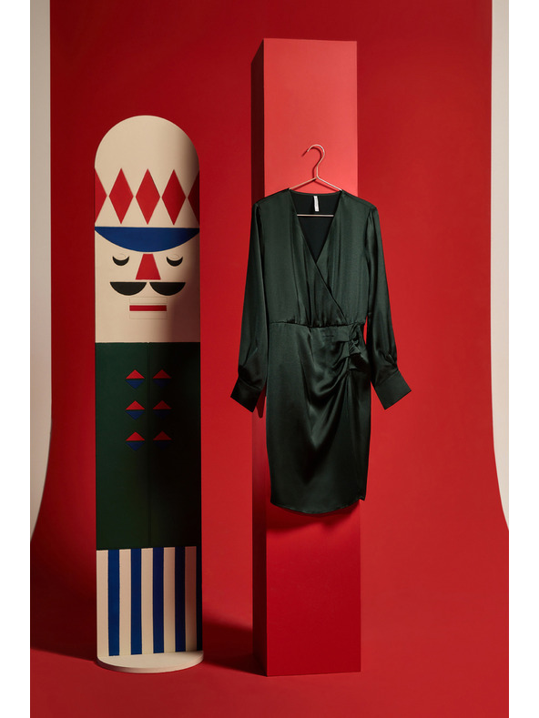 Moodo Zelené šaty so zriasením v oblasti bokov Moodo