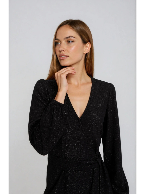 Moodo Čierne šaty s výstrihom Moodo