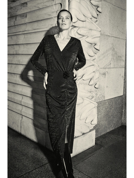 Moodo Čierne maxi šaty s rozparkom Moodo