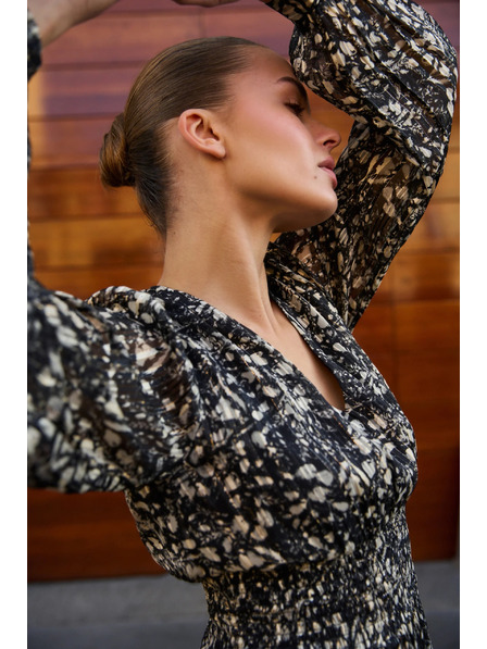 Moodo Vzorované šaty s výstrihom čierne Moodo