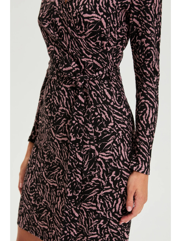 Moodo Priliehavé čierne šaty Moodo