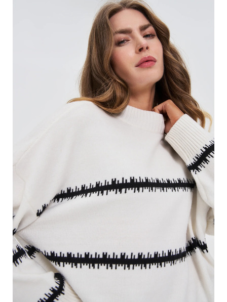 Moodo Biely sveter s pruhmi a zníženou líniou ramien Moodo