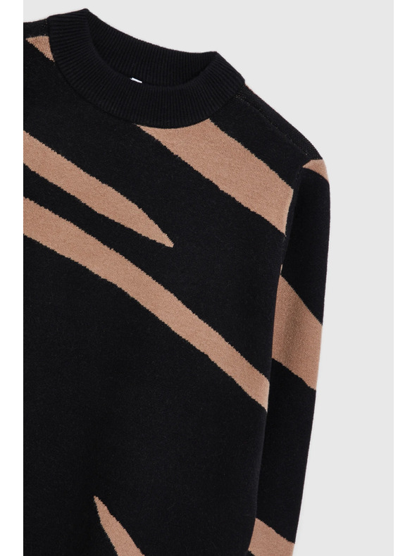 Moodo Čierny sveter so zvieracím vzorom Moodo