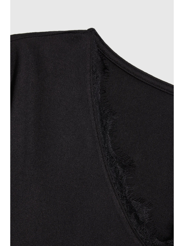 Moodo Sveter s čipkovaným výstrihom čierny Moodo