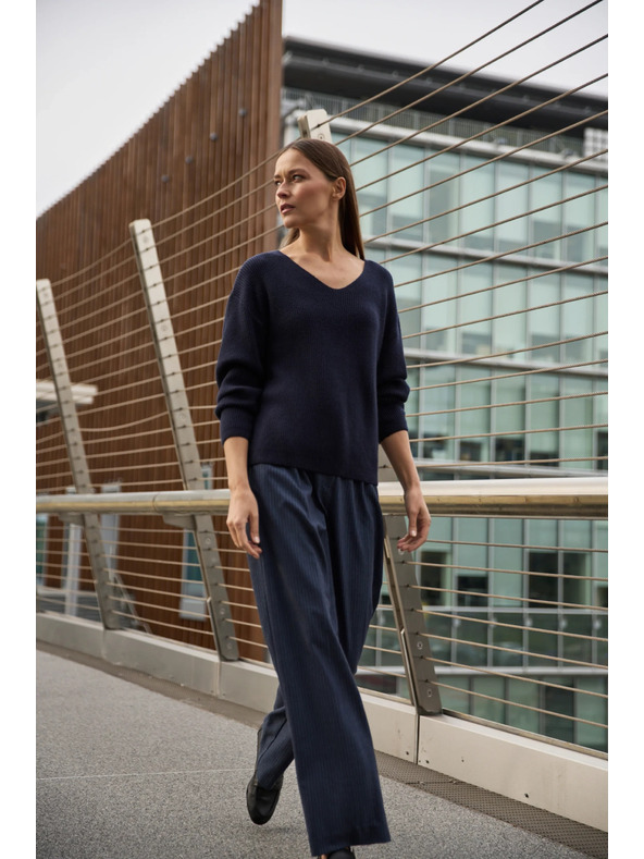 Moodo Sveter jednoduchého strihu tmavo modrý Moodo