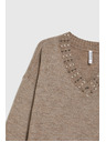 Moodo Hnedý sveter s ozdobným výstrihom Moodo