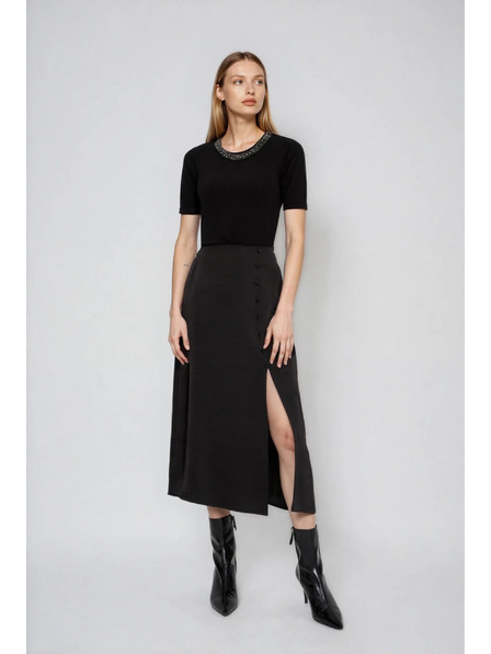 Moodo Čierny sveter s ozdobným výstrihom Moodo