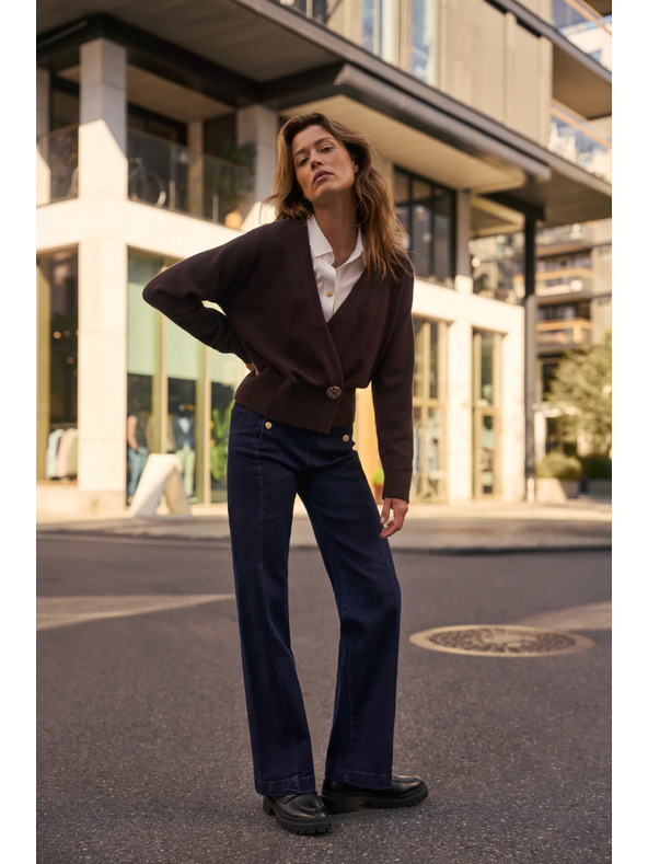 Moodo Hnedý kardigán s ozdobným gombíkom Moodo