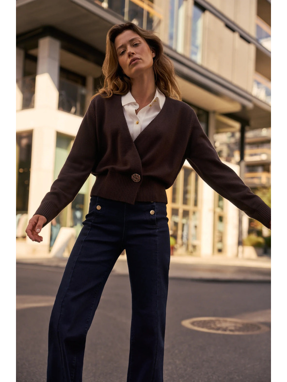 Moodo Hnedý kardigán s ozdobným gombíkom Moodo