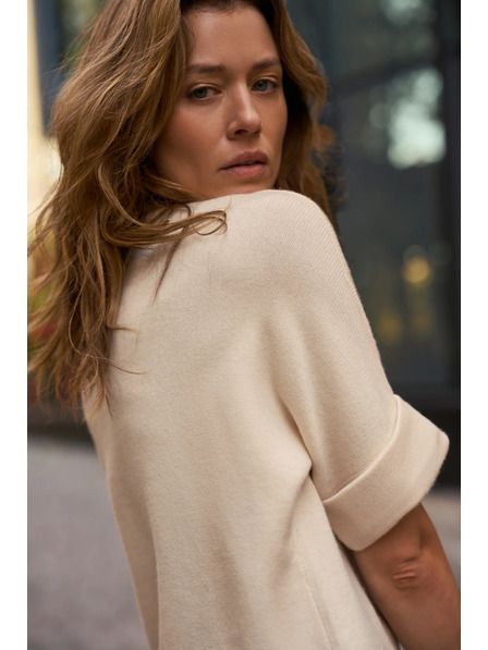 Moodo Béžový sveter s aplikáciou a krátkymi rukávmi Moodo