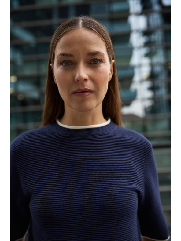 Moodo Tmavo modrý sveter s krátkymi rukávmi Moodo