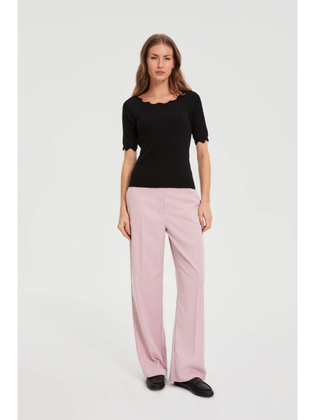 Moodo Priľnavý čierny sveter Moodo