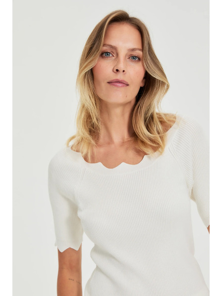 Moodo Priľnavý biely sveter Moodo