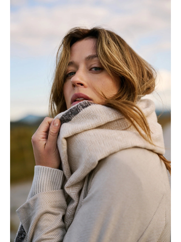 Moodo Hladký béžový šál Moodo