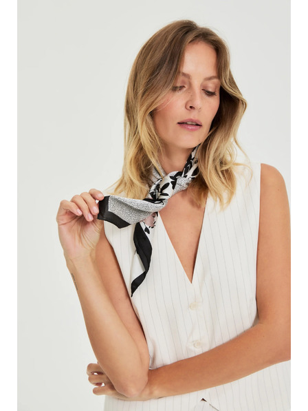 Moodo Šatka s kvetinovým vzorom čierna Moodo