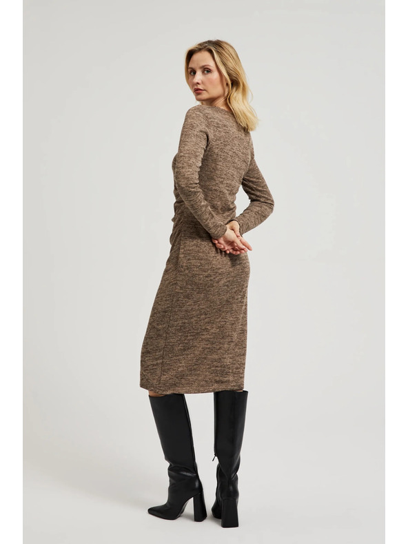 Moodo Hnedé midi šaty s riasením Moodo