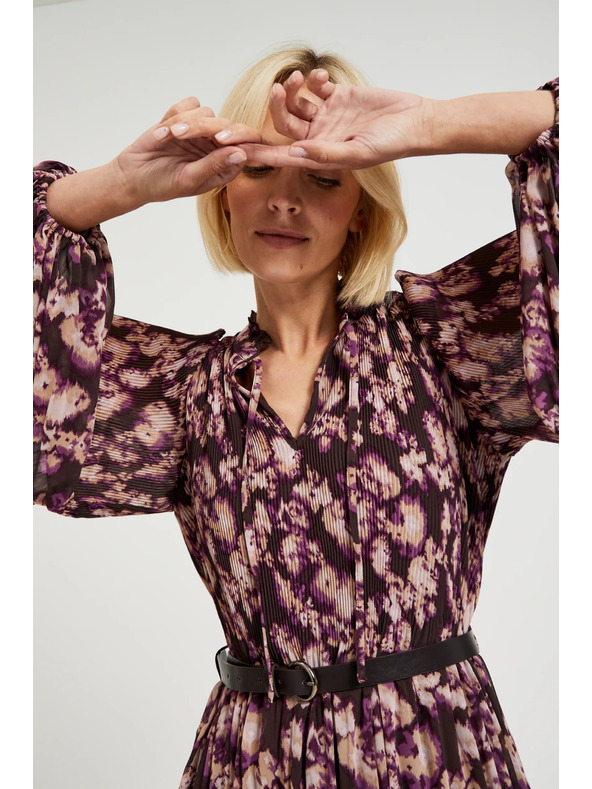 Moodo Plisované šaty s opaskom hnedé Moodo