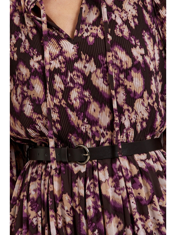 Moodo Plisované šaty s opaskom hnedé Moodo