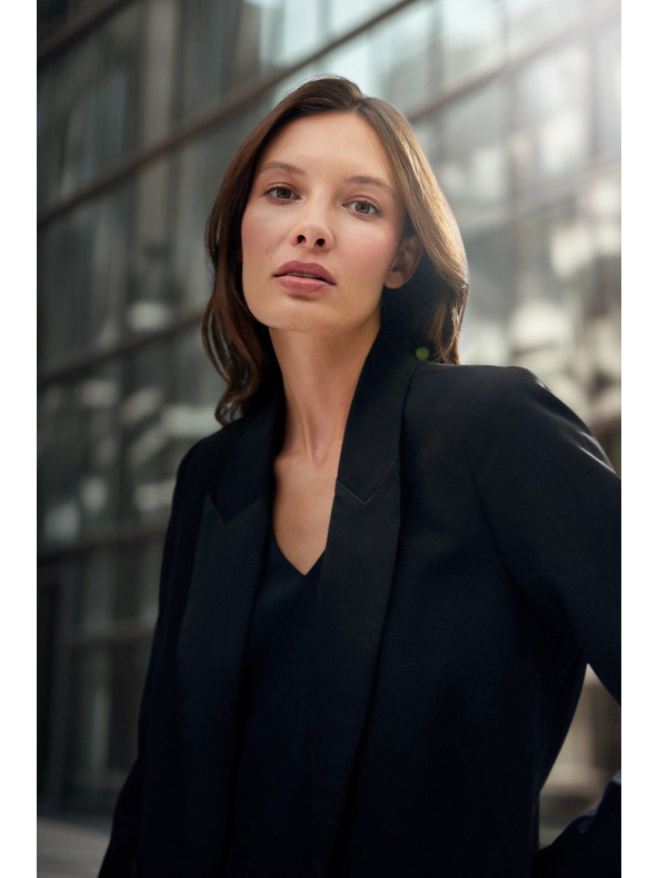 Moodo Elegantné sako čierne so zdobnými chlopňami Moodo