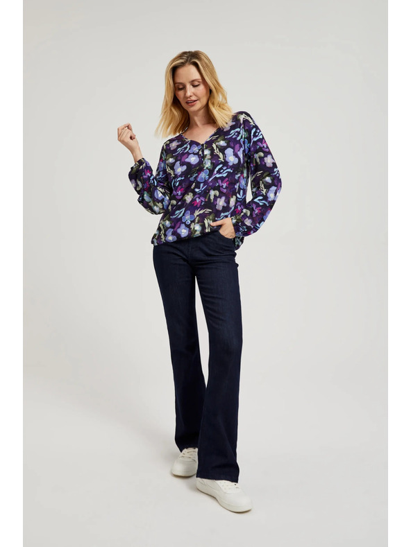 Moodo Tmavomodrá kvetovaná blúzka s V-výstrihom Moodo