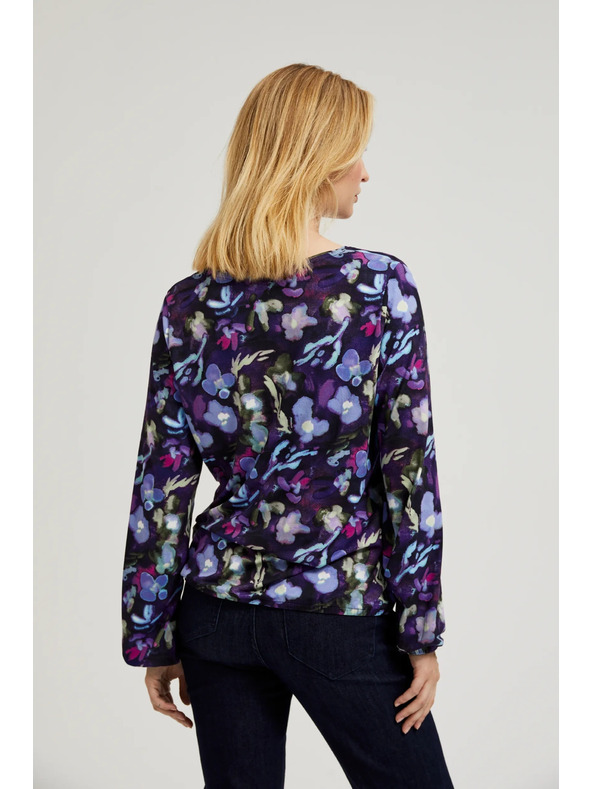 Moodo Tmavomodrá kvetovaná blúzka s V-výstrihom Moodo