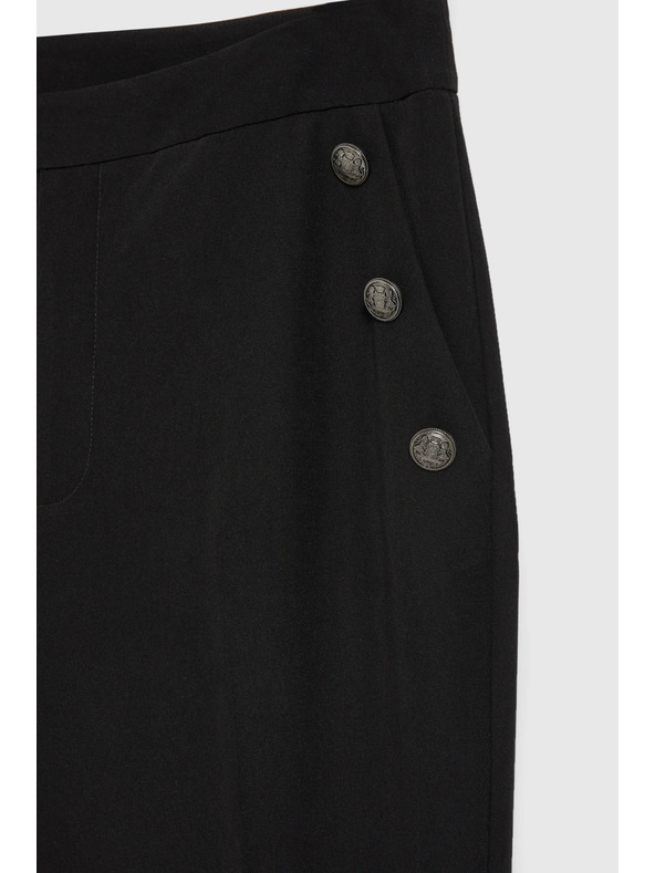 Moodo Čierne nohavice s ozdobnými gombíkmi na vreckách Moodo