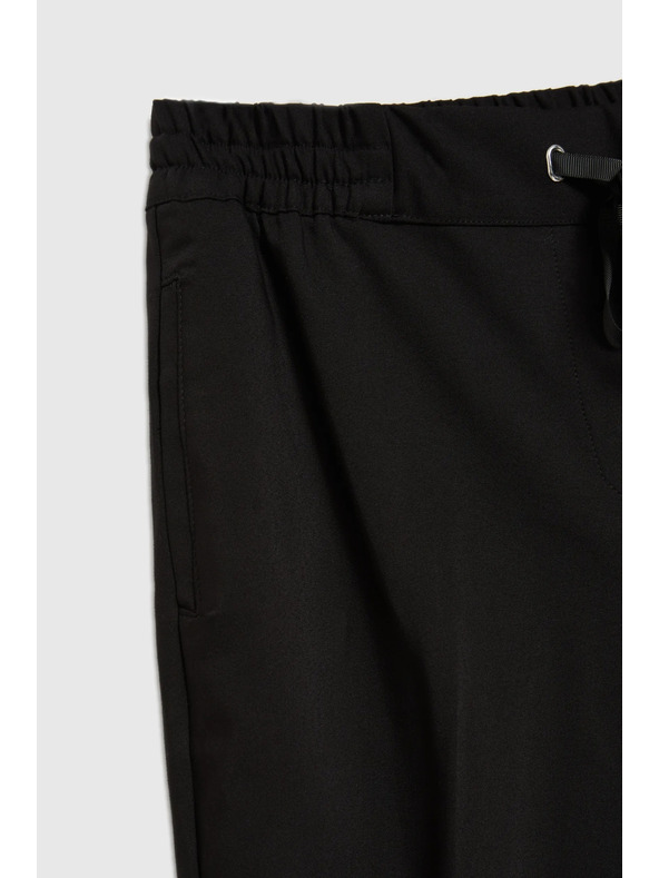 Moodo Čierne nohavice s rovnými nohavicami a opaskom Moodo