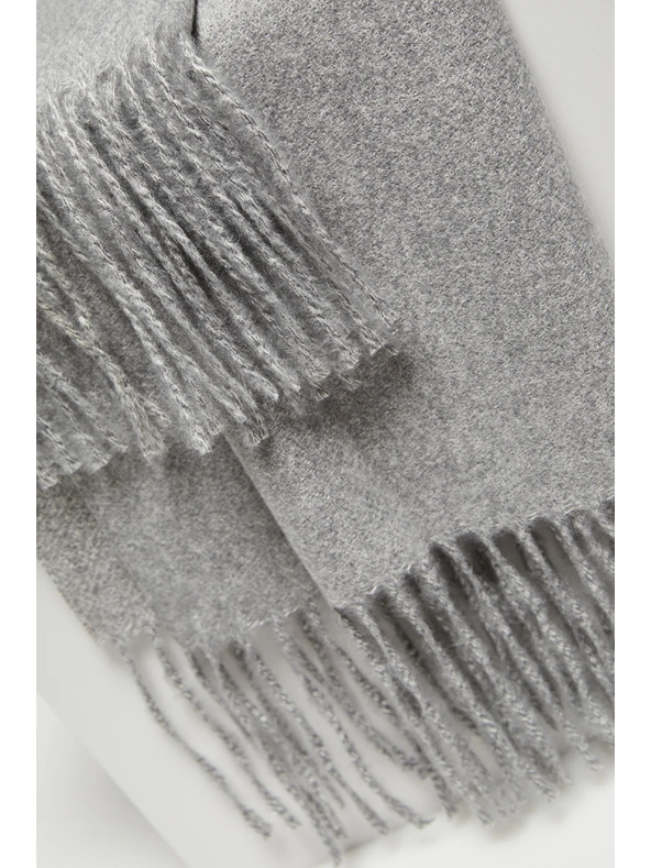 Moodo Hladká svetlosivá šál so strapcami Moodo