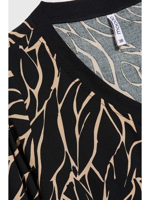 Moodo Viskózová košeľa s výstrihom do V čierna Moodo