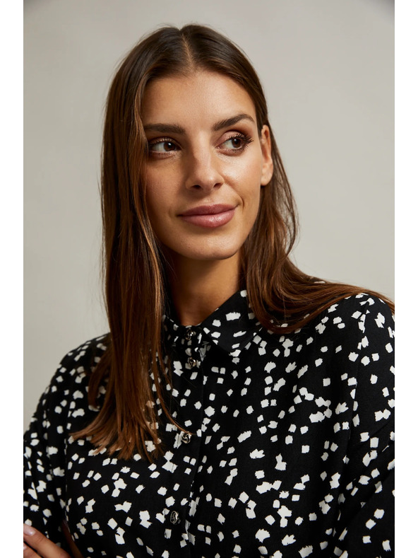 Moodo Čierna košeľa so vzorom s golierom Moodo