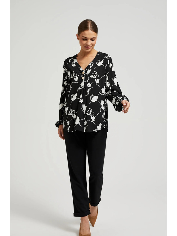 Moodo Čierna košeľa s kvetinovým potlačou Moodo
