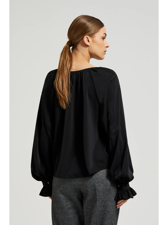 Moodo Čierna košeľa s naberanými rukávmi a viazaným výstrihom Moodo