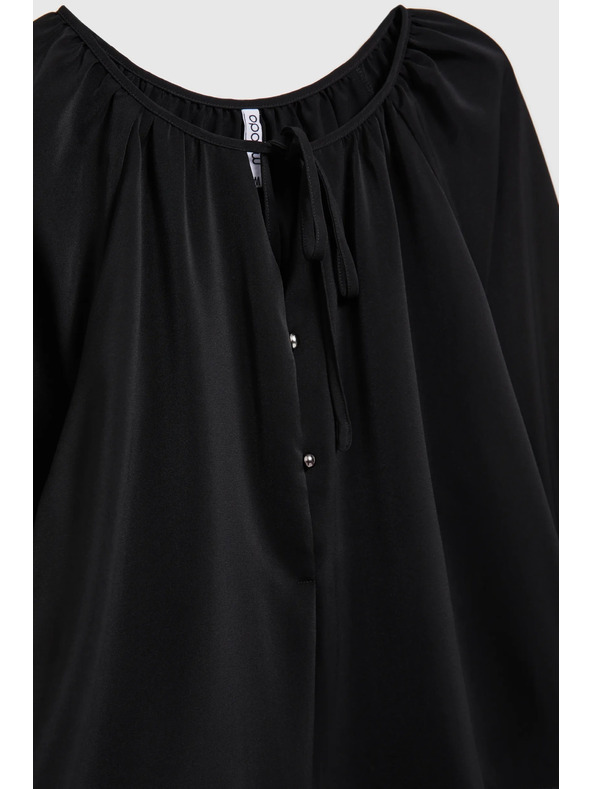 Moodo Čierna košeľa s naberanými rukávmi a viazaným výstrihom Moodo
