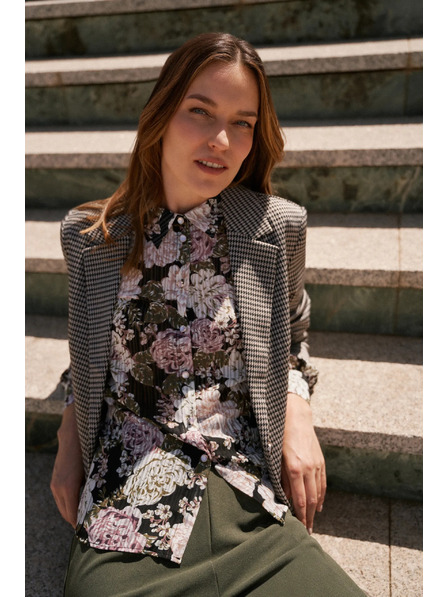 Moodo Plisovaná košeľa s kvetinovým vzorom a bublinkovými rukávmi čierna Moodo