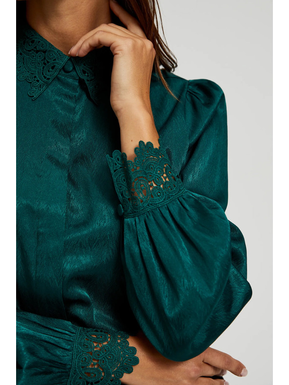Moodo Zelená košeľa s čipkou na manžetách a golieri Moodo