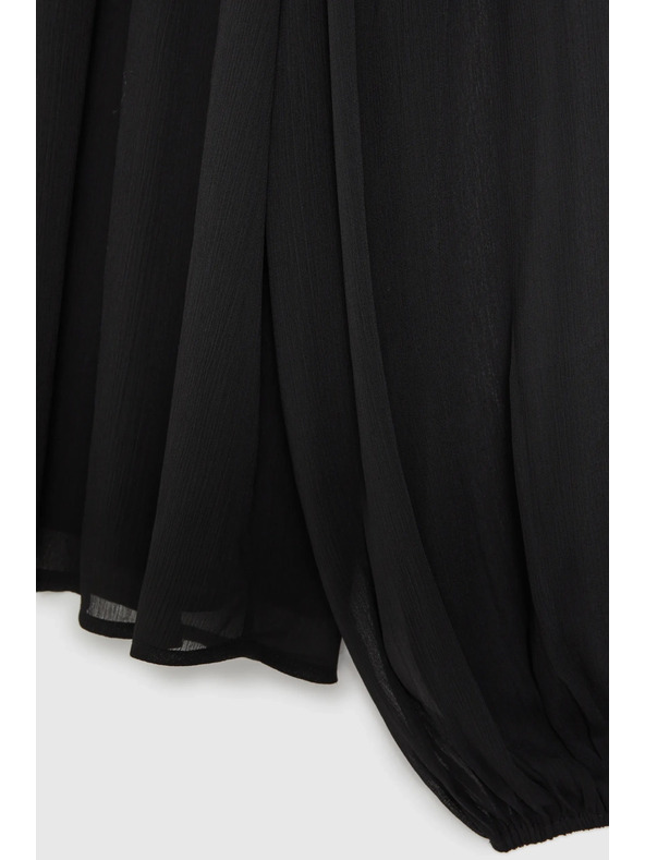 Moodo Čierna košeľa s ozdobným výstrihom Moodo