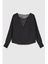 Moodo Čierna blúzka s ručne prišívanými korálkami na výstrihu Moodo