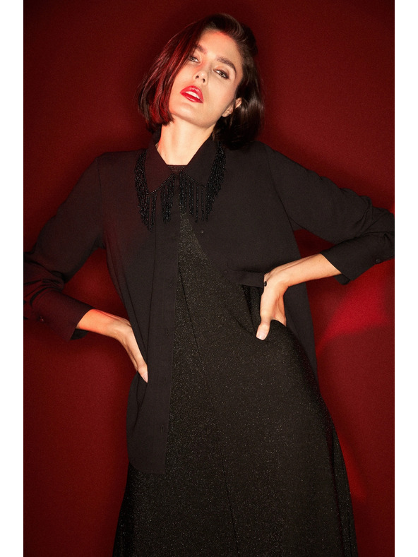 Moodo Čierna blúzka s ručne prišívanými korálkami Moodo