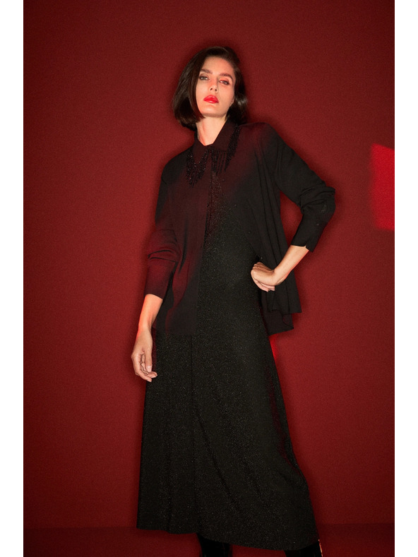 Moodo Čierna blúzka s ručne prišívanými korálkami Moodo