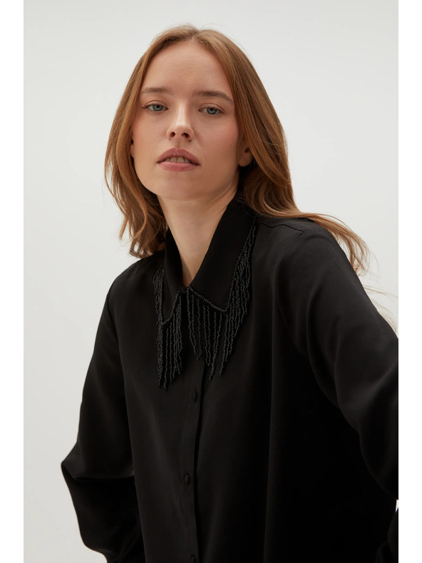 Moodo Čierna blúzka s ručne prišívanými korálkami Moodo