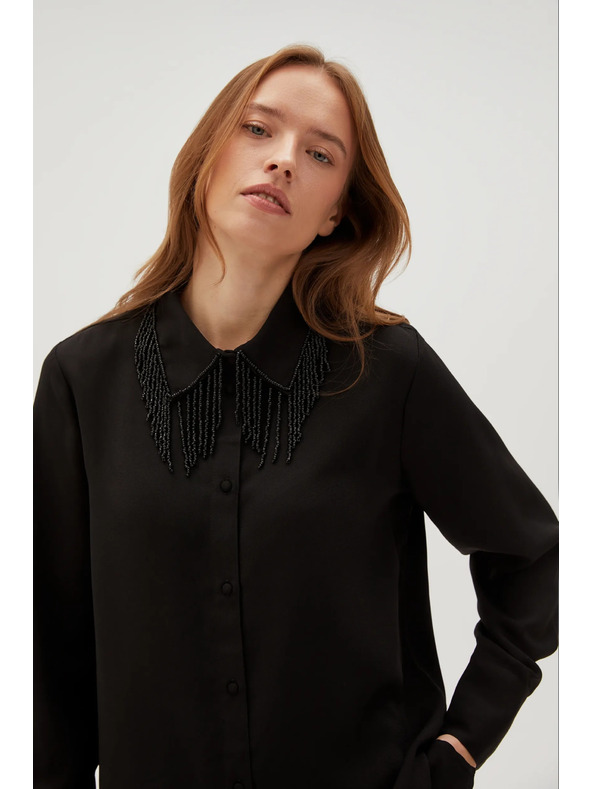 Moodo Čierna blúzka s ručne prišívanými korálkami Moodo