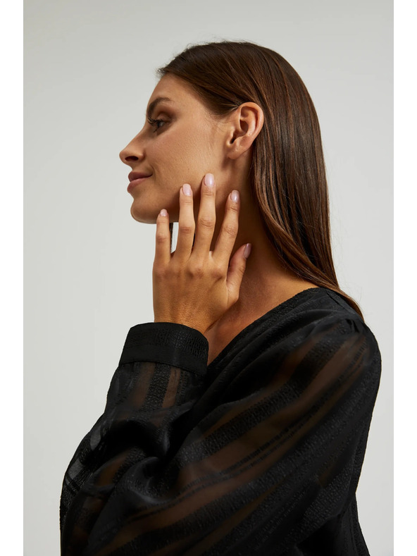 Moodo Elegantná košeľa čierna s výstrihom do V Moodo