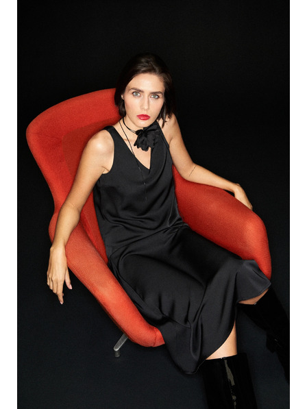 Moodo Hladká košeľa s výstrihom do véčka čierna Moodo