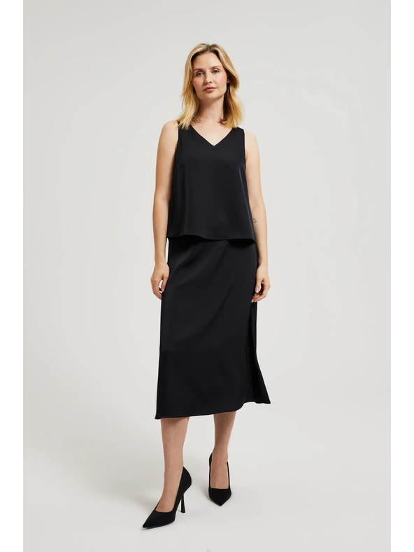 Moodo Hladká košeľa s výstrihom do véčka čierna Moodo